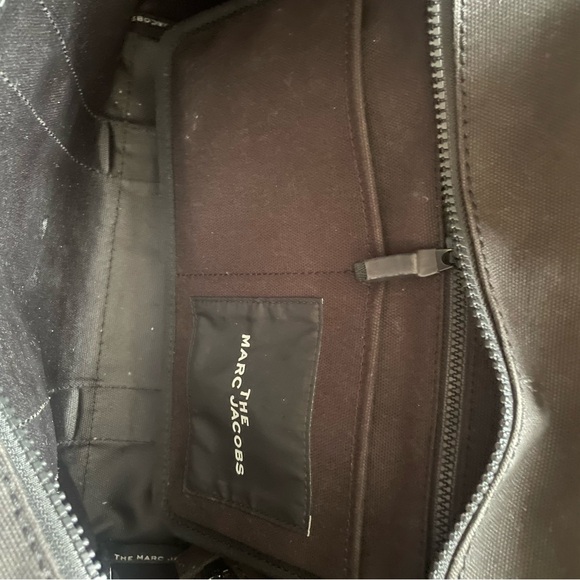 Marc Jacobs Medium The Tote Bag - Picture 4 of 5